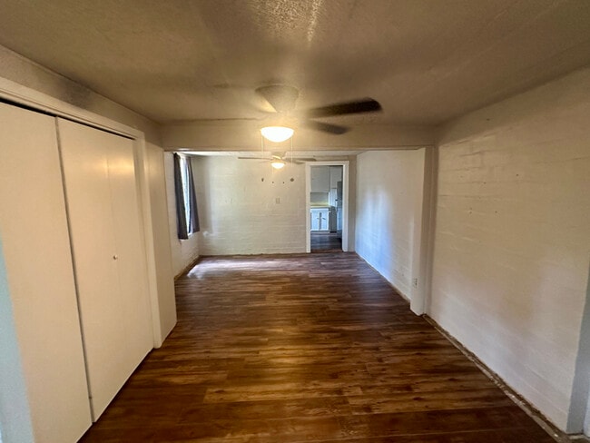 Building Photo - 305 Wigley St
