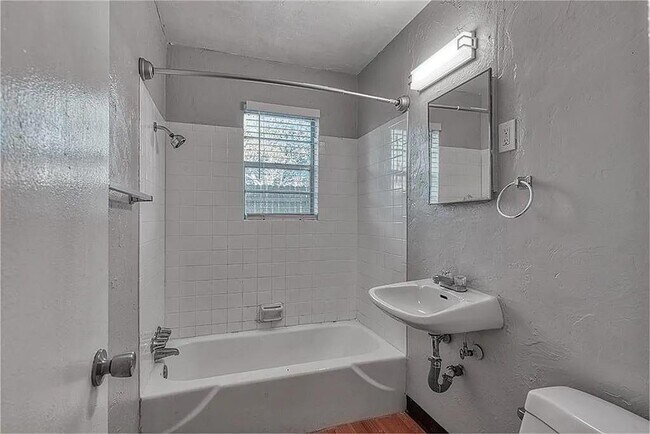 Foto del edificio - 2707 NW 36th St