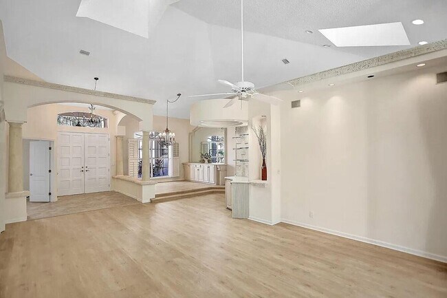 Foto del edificio - 9119 Baybury Ln