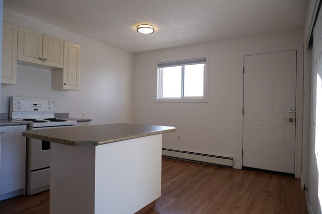 Building Photo - 2921 Harding St