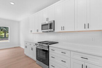 Building Photo - 5035 Swale Ct