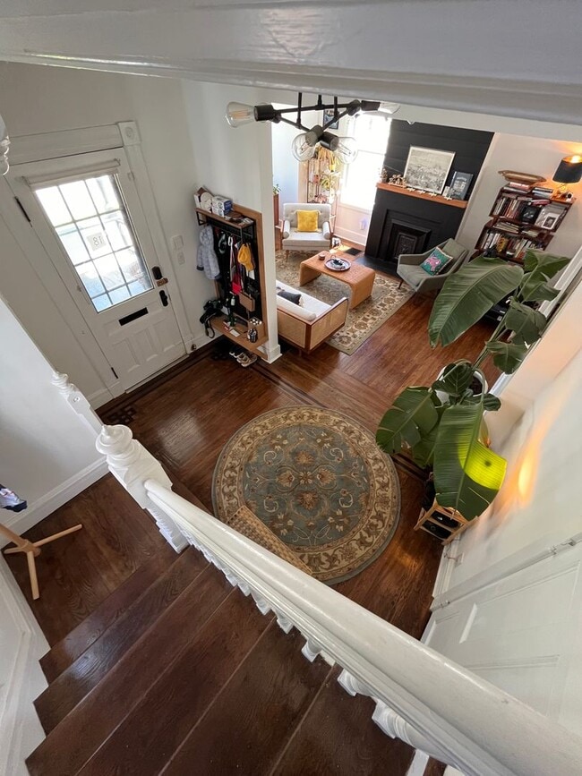 Building Photo - 4 Bedroom House - Poughkeepsie