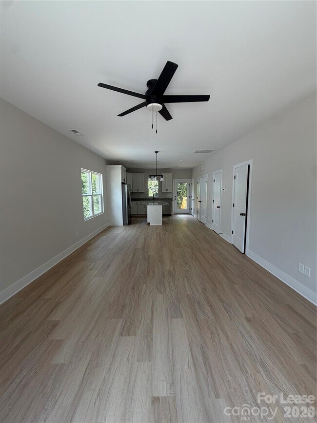 Foto del edificio - 212 N Yadkin Ave