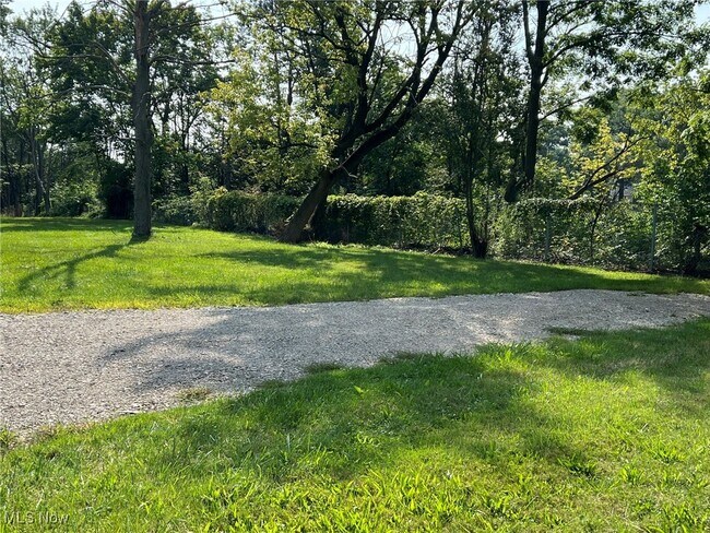 Foto del edificio - 784 Rosamond Ave