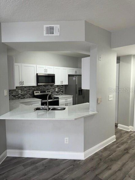 Foto del edificio - 5530 Metrowest Boulevard Unit 20