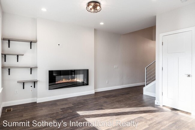 Building Photo - 4 br, 3.5 bath House - 1104 W. Cattail Court