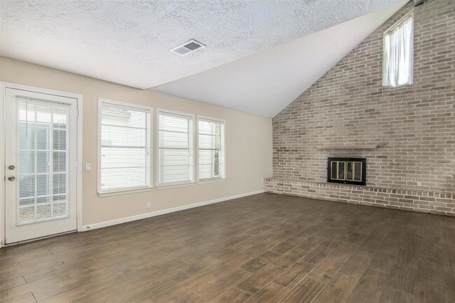 Building Photo - 2027 Gray Falls Dr