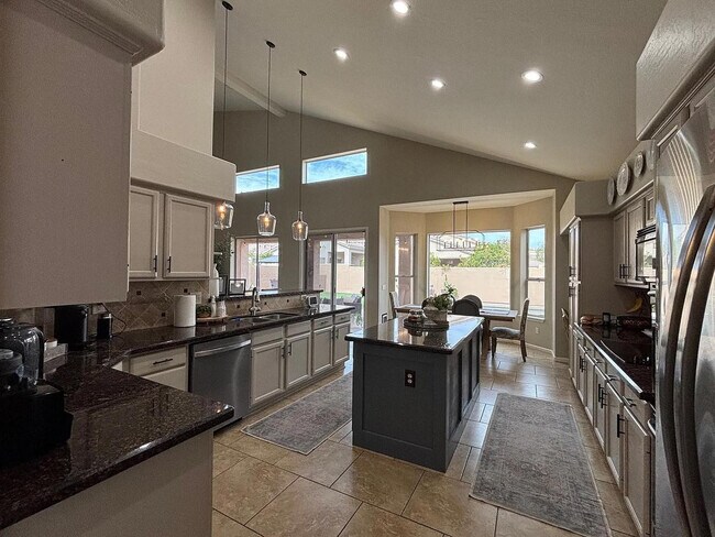 Foto del edificio - 3136 E Brookwood Ct