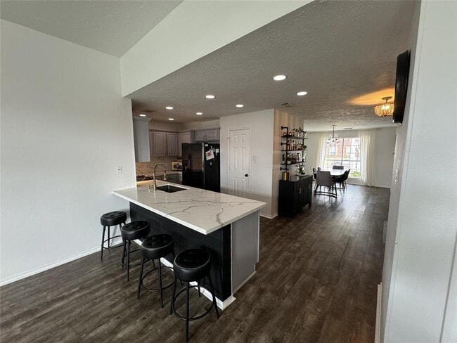 Building Photo - 5105 Glenview Ct