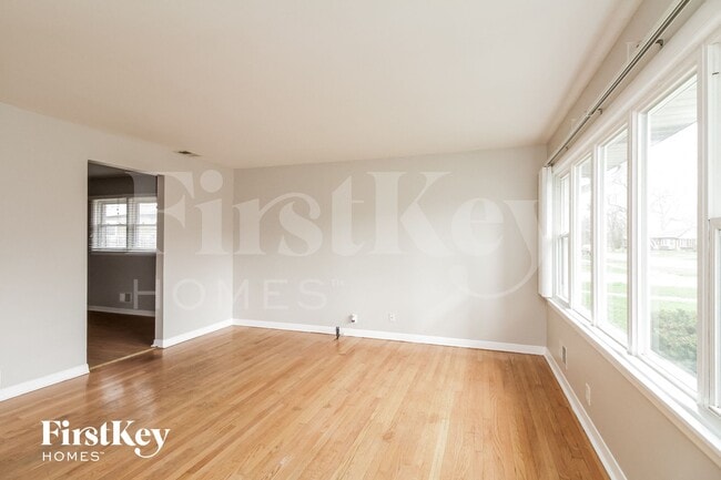 Building Photo - 8840 Sproat Ave