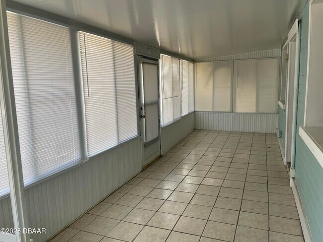 Foto del edificio - 66 River Dr