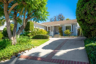 Building Photo - 4020 Vía Picaposte