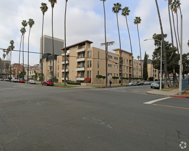 Building Photo - 501 S Kenmore Ave