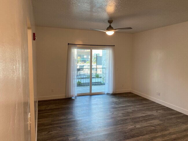 Sala de estar - 875 S Depot St
