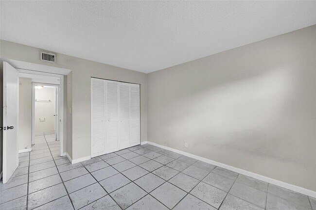 Foto del edificio - 11607 NW 29th St