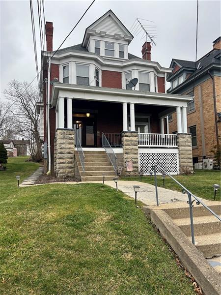 Building Photo - 208 E College St