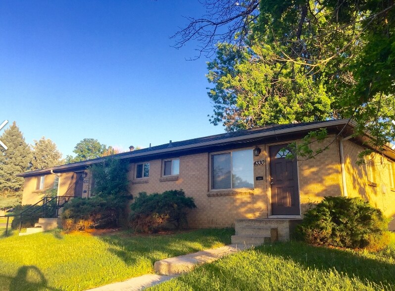 Foto principal - 3381 Birch St