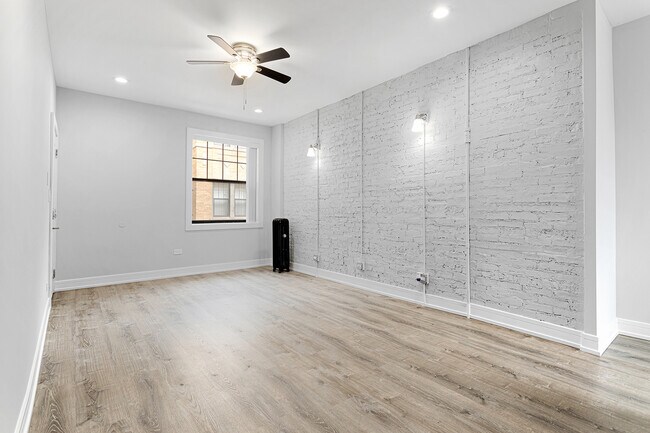 Foto del edificio - 7622 N Eastlake Terrace