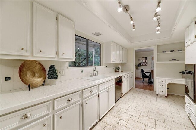 Building Photo - 6203 Lost Creek Cir