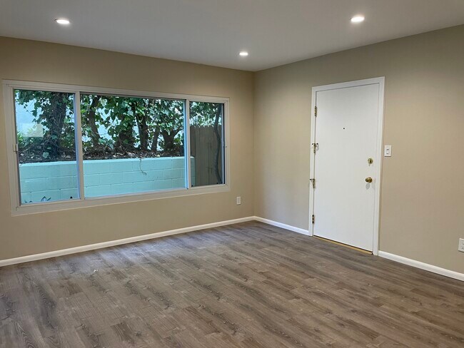 Sala de estar - 8325 W Manchester Ave