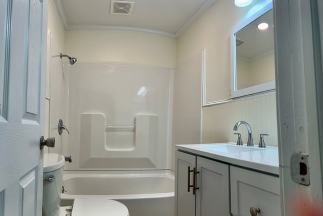 Building Photo - 1036 Blue Springs Rd