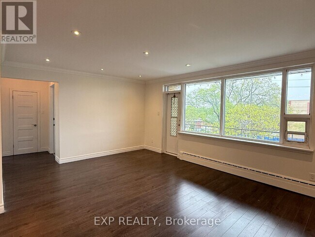 Photo du bâtiment - 250-250 Wilmington Ave