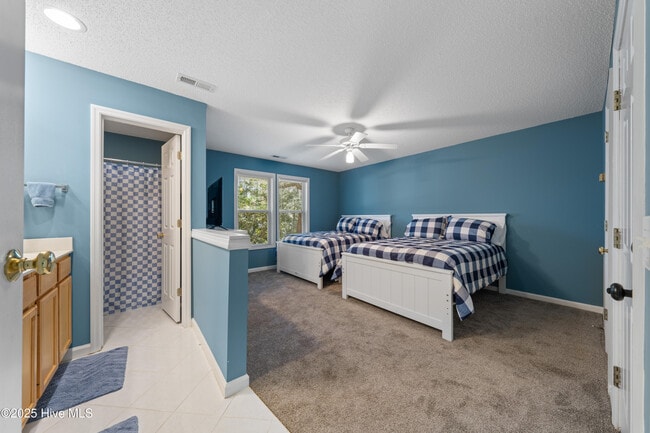 Building Photo - 3350 Club Villas Dr