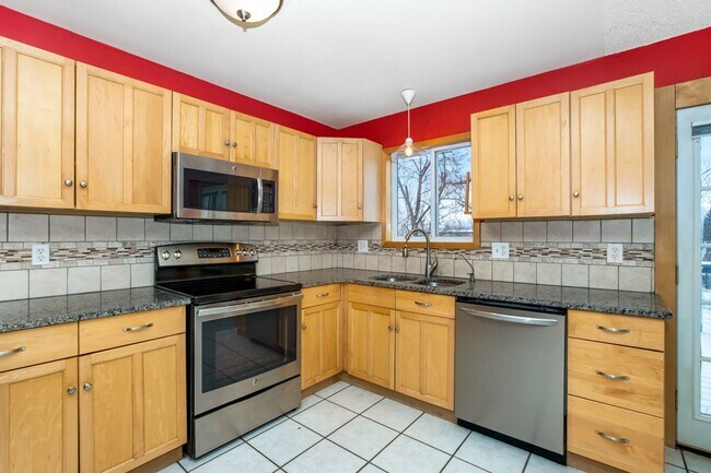 Foto del edificio - Massive Yard & Quiet Neighborhood