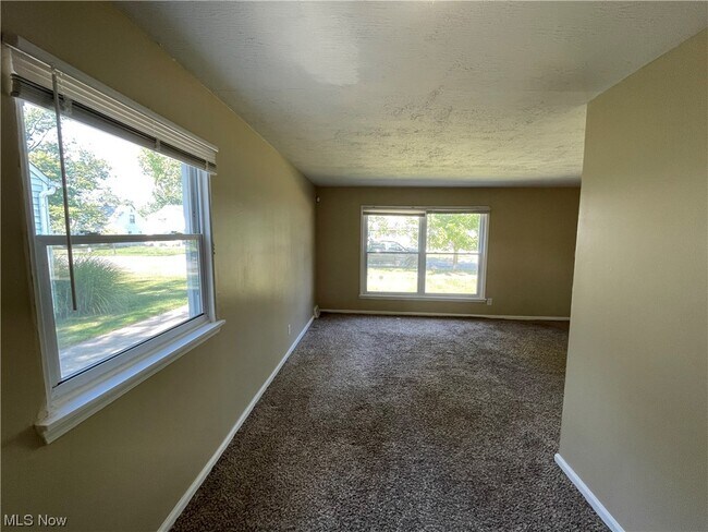 Building Photo - 26870 Farringdon Ave