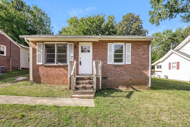 Photo - 1006 E Devonshire St House