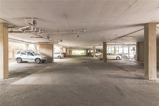 Foto del edificio - 706 W 24th St