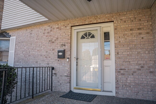 Foto del edificio - 194 Linwood Ave