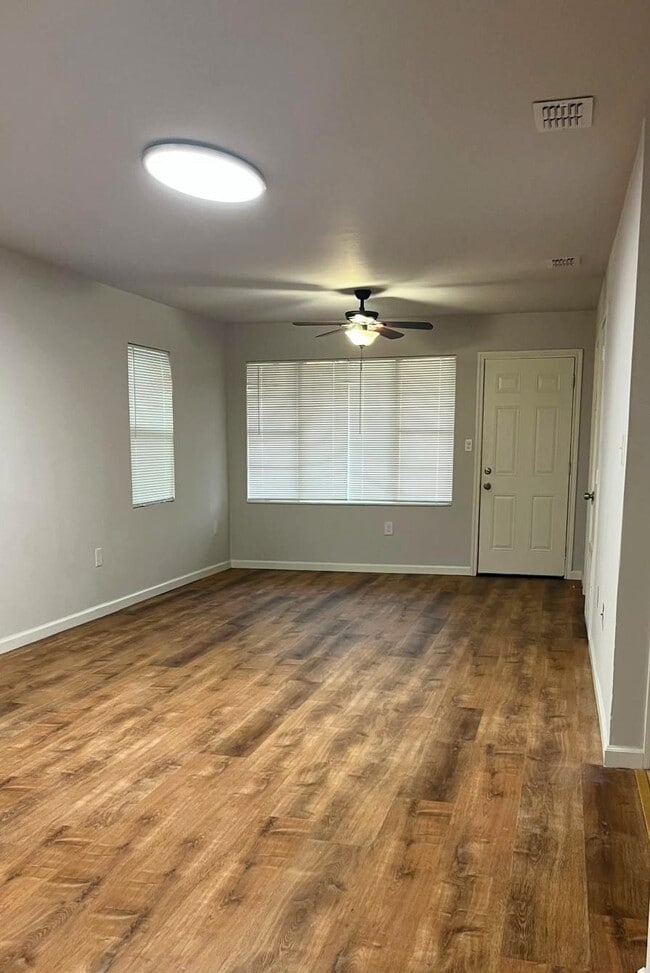 Foto del edificio - 1248 E Jackson Ave