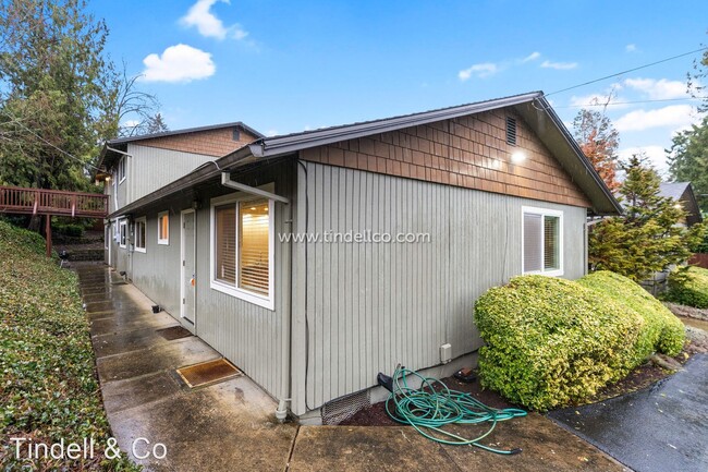 Building Photo - 2 br, 1 bath House - 2937 SW Miles St Unit 2