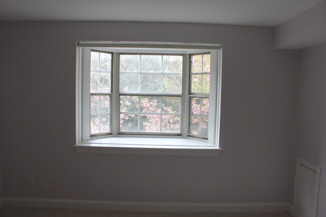 Building Photo - 2111 N Scott St