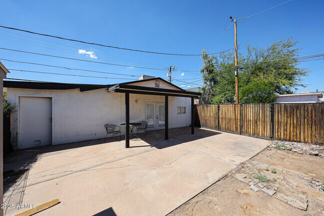 Foto del edificio - 1614 E Roma Ave
