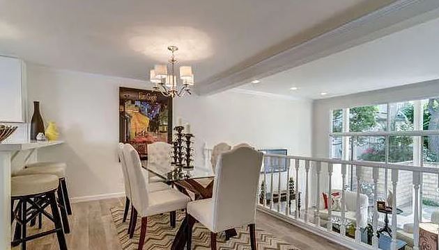 Foto del edificio - 342 N Clybourn Ave