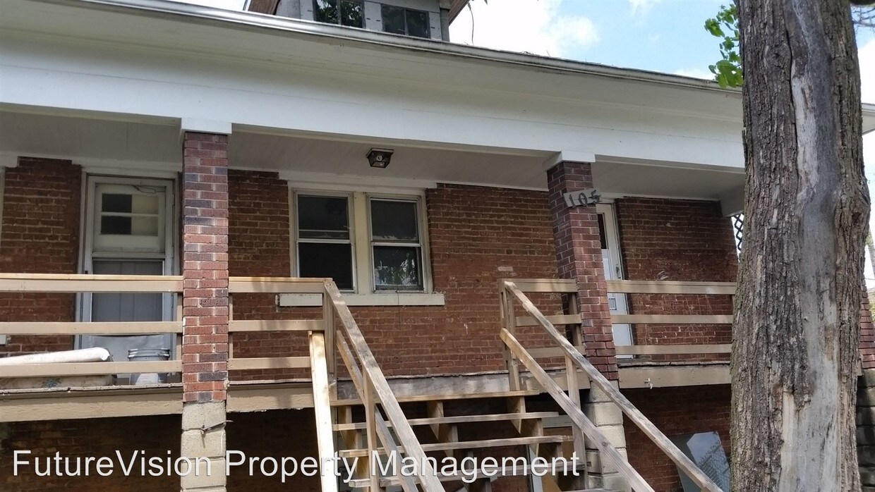 Primary Photo - 105 E Clinton St