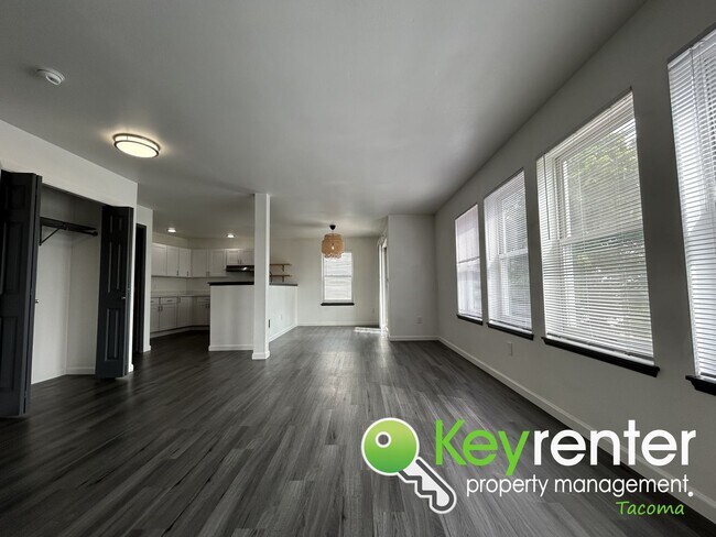 Building Photo - Exceptional 2 Bed 2 Bath Downtown Condo