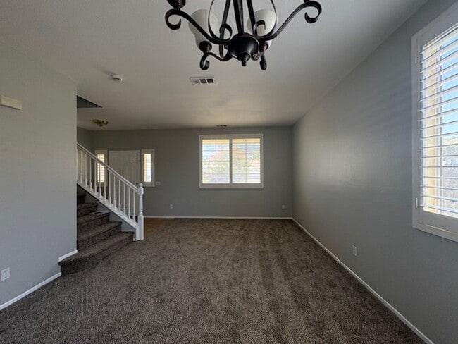 Building Photo - 4 Bedroom with NEW Carpet & Paint