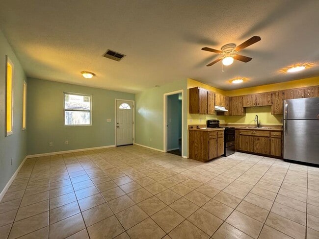 Building Photo - 2/2 Duplex with Flex Room