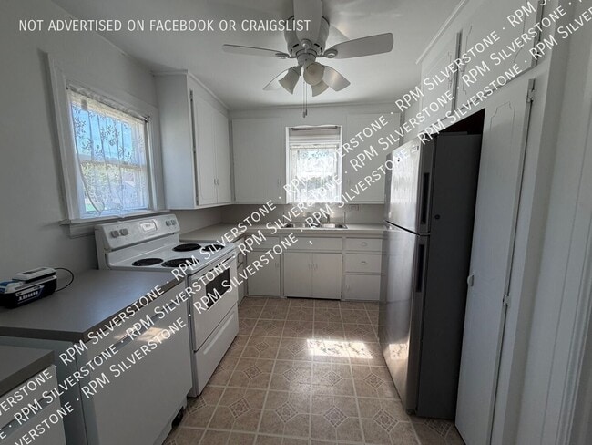 Building Photo - 15638 Evergreen-