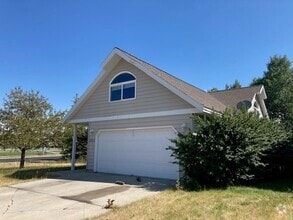 Building Photo - 2512 Daisy Dr
