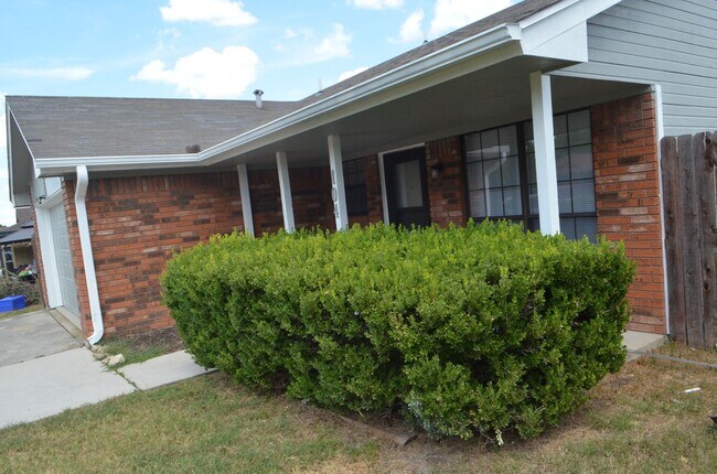 Building Photo - 104 Spur Dr