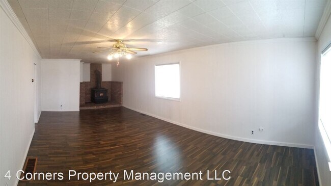 Building Photo - 3 br, 1 bath House - 20 W Main St