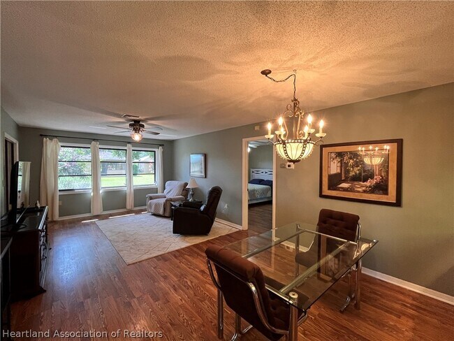 Building Photo - 2921 Summer Tree Dr