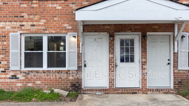 Building Photo - 540 Ashlawn Dr