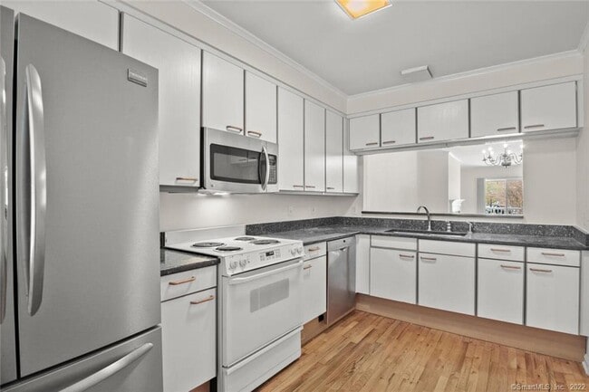 Building Photo - 51 Forest Ave