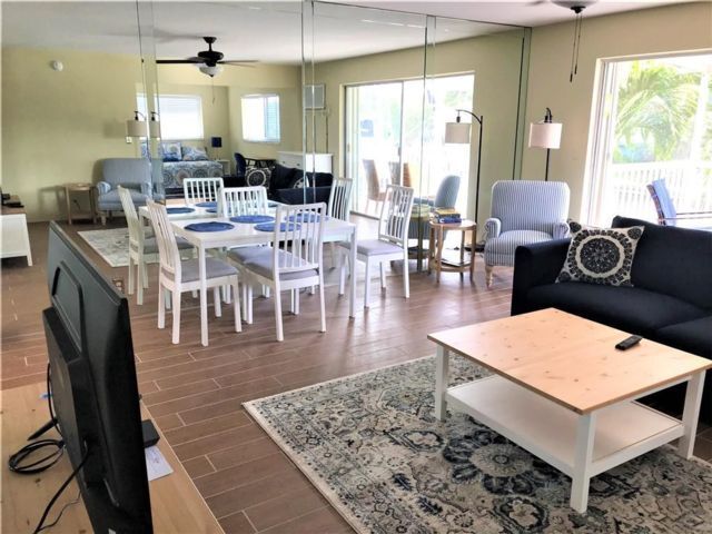 Foto principal - 2850 NE 30th St