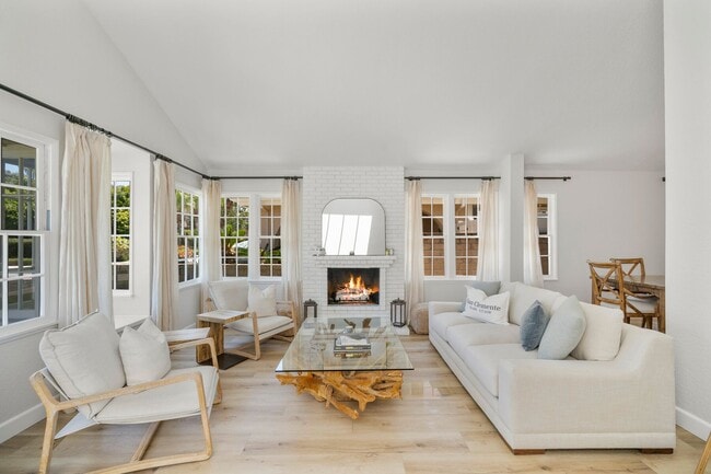 Foto del edificio - Experience Coastal Living at Its Finest in...